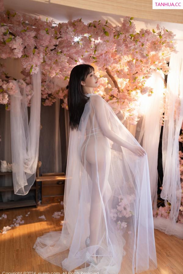 陆萱萱  [XiuRen]高清写真图 2024.07.04 No.8807 陆萱萱 性感美腿第2张图片